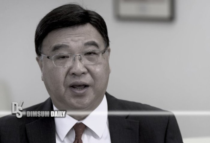 Masters graduate dr to yuk shan mary