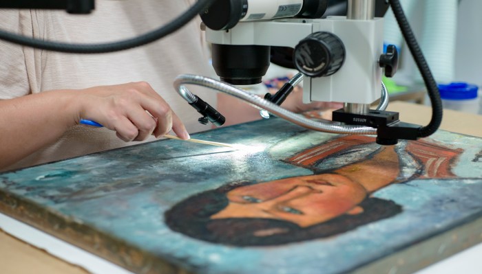 How to get into museum conservation